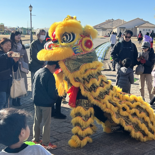 『張海輪雑技団』獅子舞
